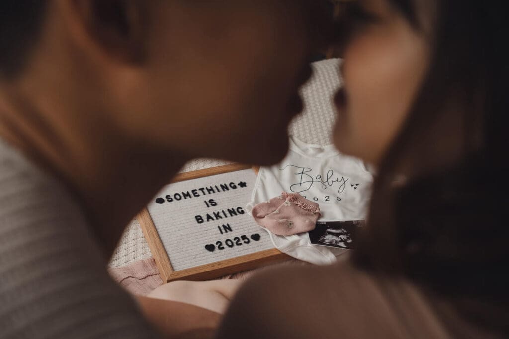 Maternity Photography Singapore Maternity photography pregnancy announcement board - shooting through couples face